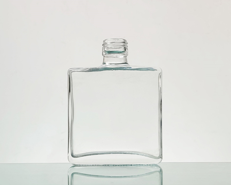 Bouteille de vodka en verre extra blanc, forme unique 150ml